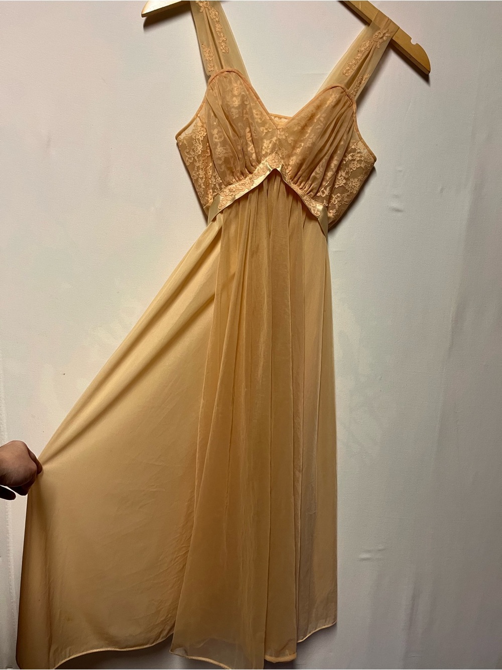 Vintage Vanity Fair 32 Champagne Nylon Lace Peignoir Nightgown Chemise Sheer - Picture 12 of 12